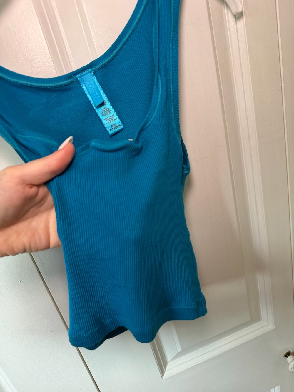 Skims Cotton Ribbed Tank Top - Picture 3 of 4